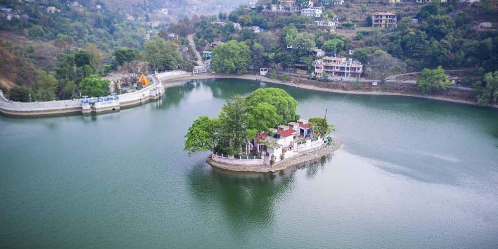 Bhimtal-Lake-near-Amantran-Vilas